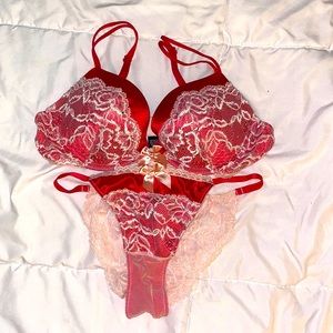 NWOT Matching bra and panty set
